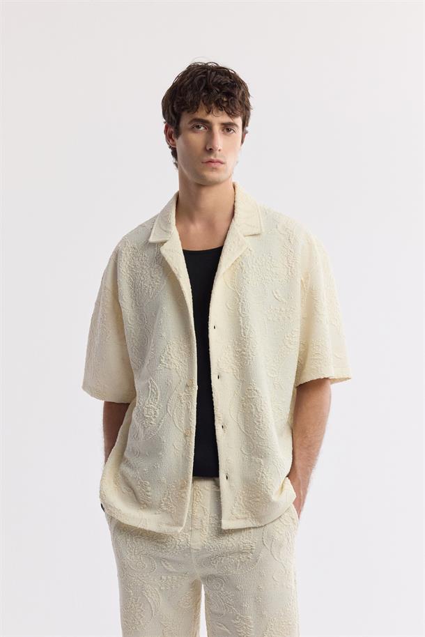 Ekru Apaj Yaka Pamuklu Jakarlı Kısa Kol Gömlek