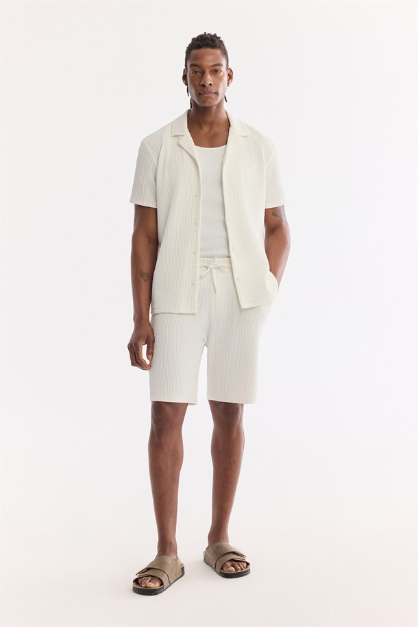 Ekru Apaj Yaka Düğmeli Kısa Kol Gömlek