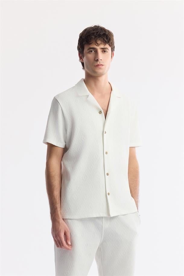 Ekru Apaj Yaka Viskon Karışımlı Jakarlı Kısa Kol Gömlek
