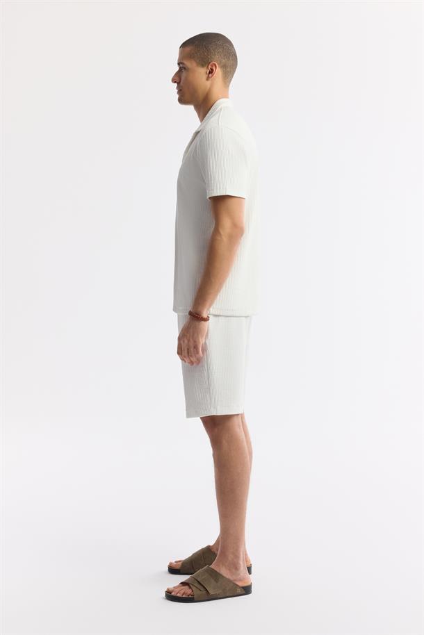 Ekru Apaj Yaka Pamuklu Kısa Kol Gömlek