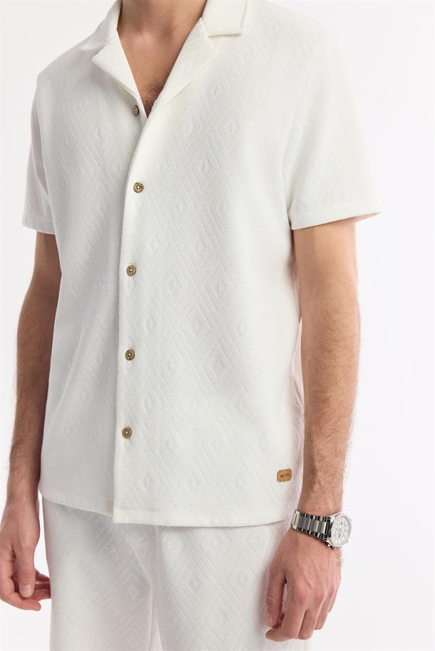 Ekru Apaj Yaka Viskon Karışımlı Jakarlı Kısa Kol Gömlek