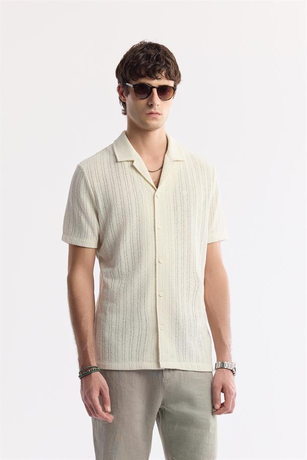 Ekru Apaj Yaka Jakarlı Keten Karışımlı Kısa Kol Gömlek