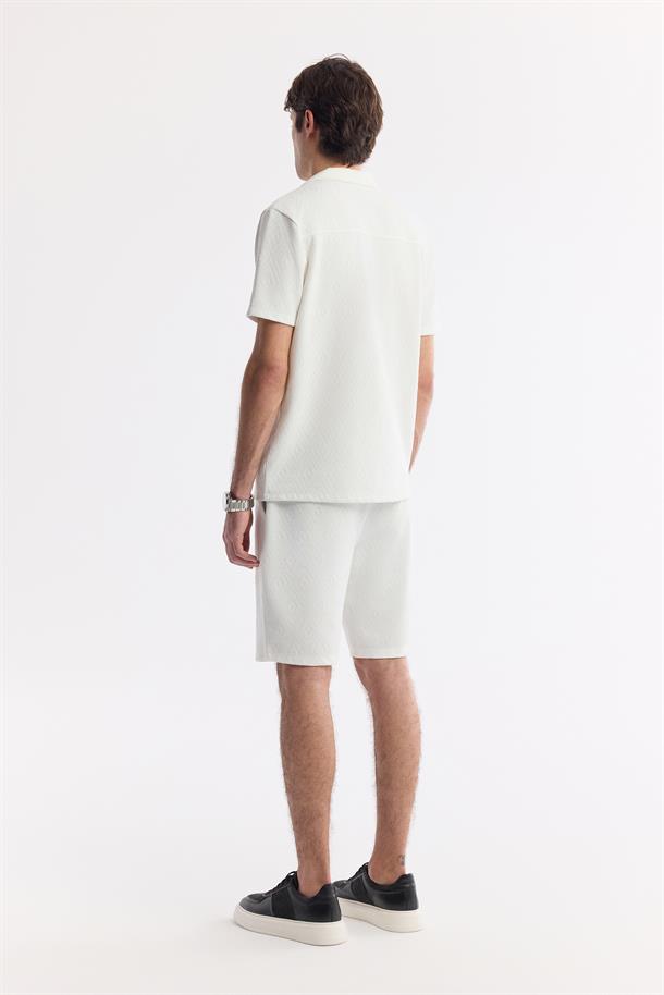 Ekru Apaj Yaka Viskon Karışımlı Jakarlı Kısa Kol Gömlek