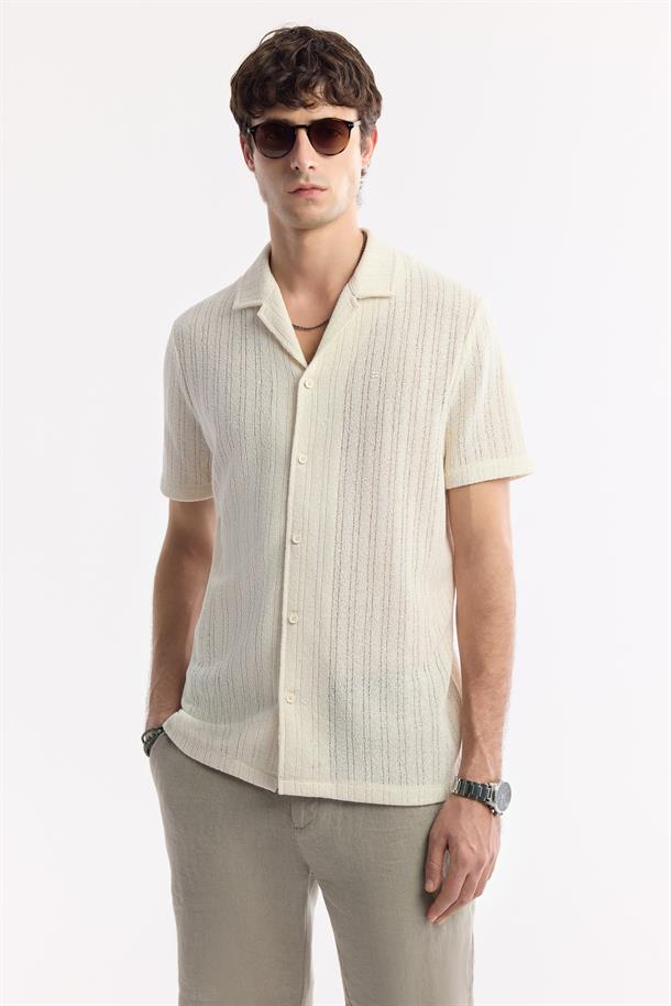 Ekru Apaj Yaka Jakarlı Keten Karışımlı Kısa Kol Gömlek