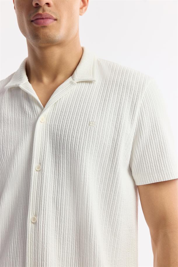 Ekru Apaj Yaka Pamuklu Kısa Kol Gömlek