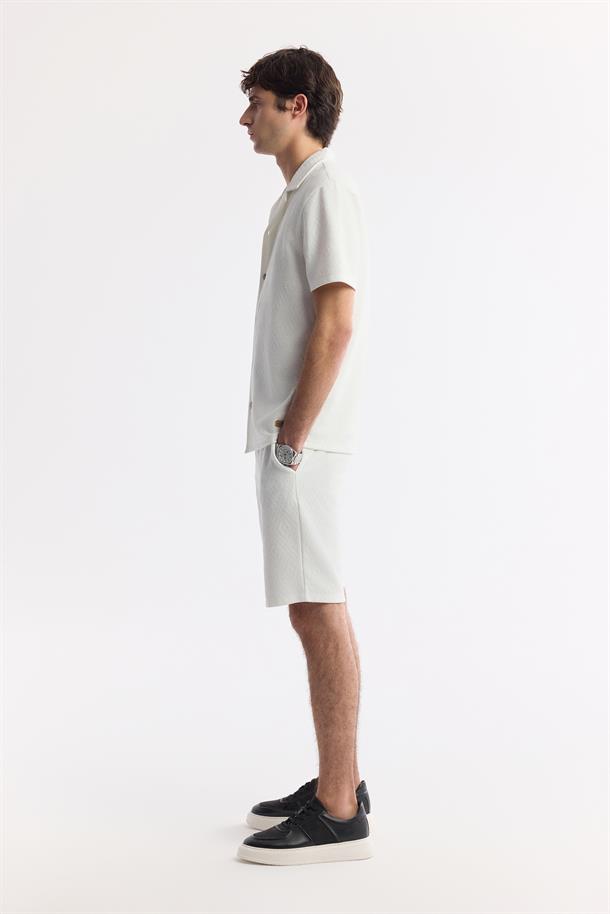 Ekru Apaj Yaka Viskon Karışımlı Jakarlı Kısa Kol Gömlek