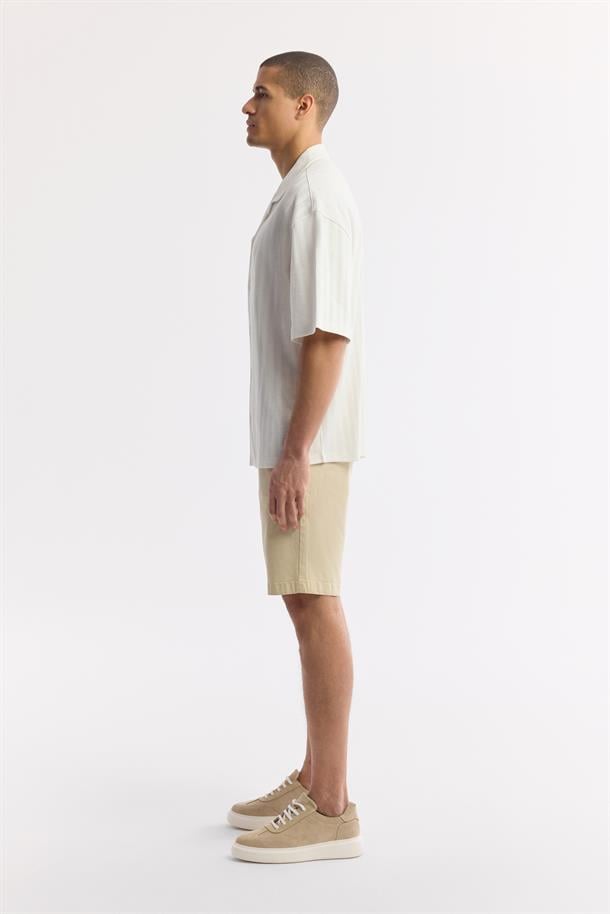 Ekru Apaj Yaka %100 Pamuk jakarlı Kısa Kol Gömlek