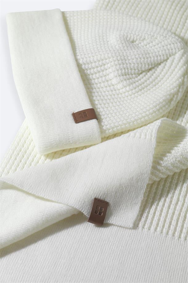 Ekru Jakarlı Triko Atkı Bere Takımı