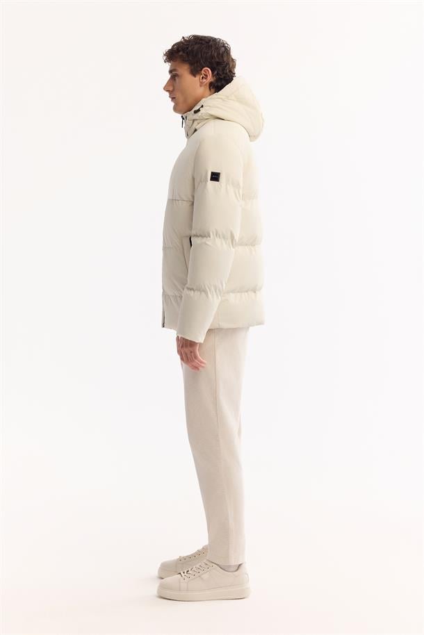 Ekru Kapüşonlu Rüzgar Geçirmez Şişme Mont