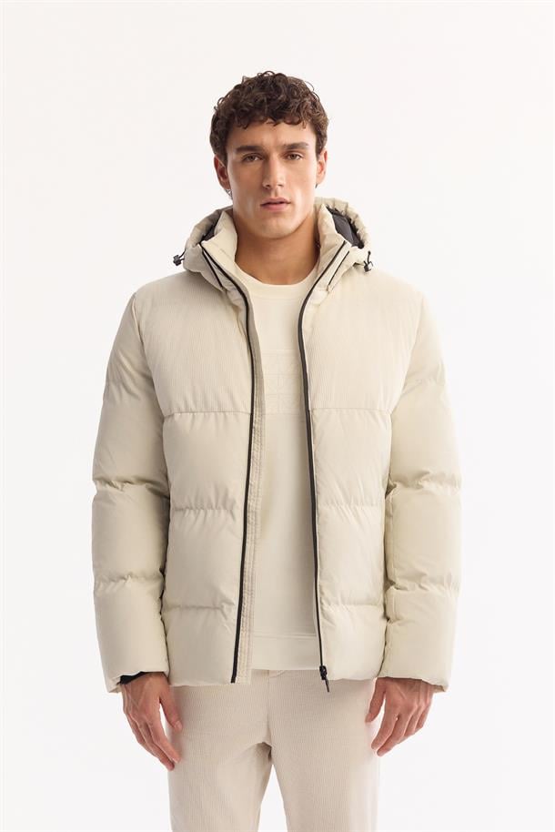 Ekru Kapüşonlu Rüzgar Geçirmez Şişme Mont