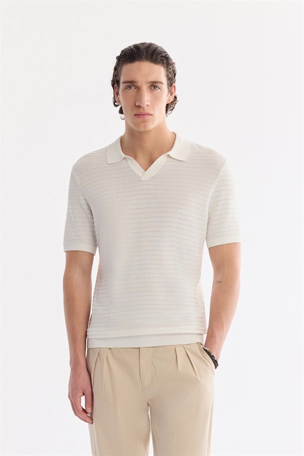 Ekru Polo Yaka Düğmesiz Dokulu Triko T-shirt