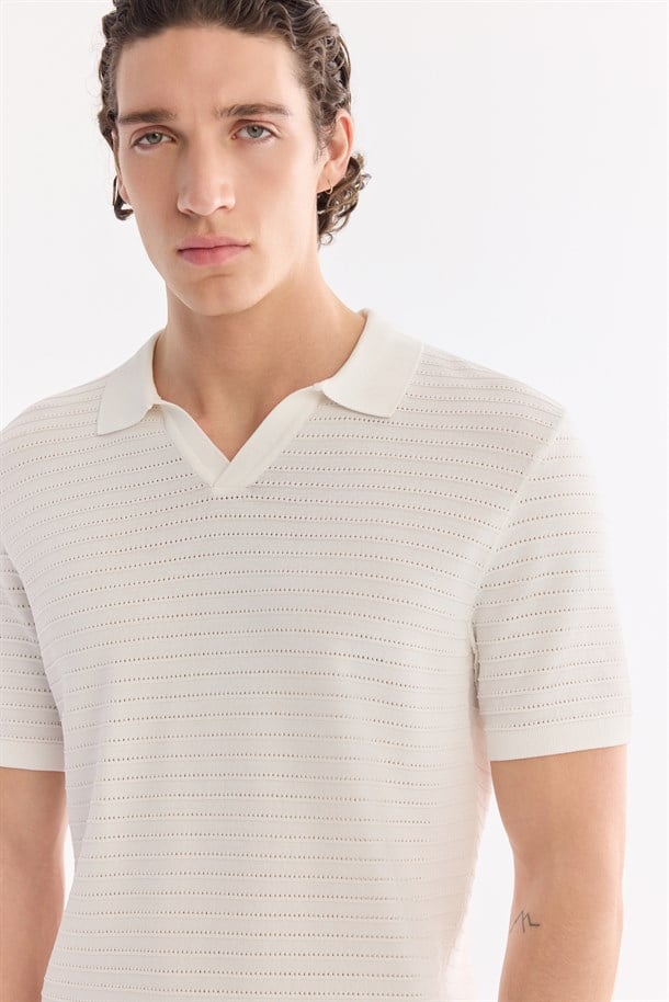 Ekru Polo Yaka Düğmesiz Dokulu Triko T-shirt