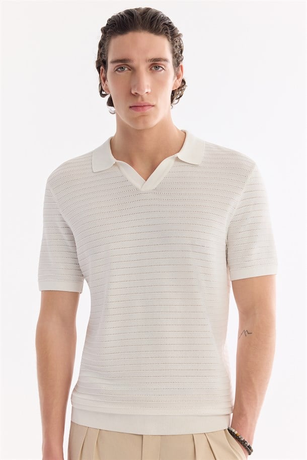 Ekru Polo Yaka Düğmesiz Dokulu Triko T-shirt