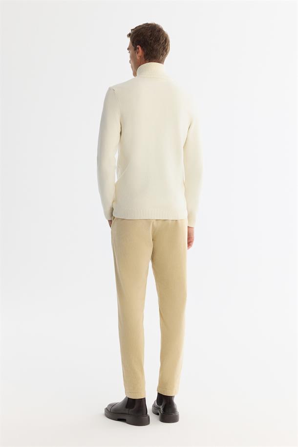 Ekru Tam Balıkçı Yaka Desenli Soft Touch Triko Kazak