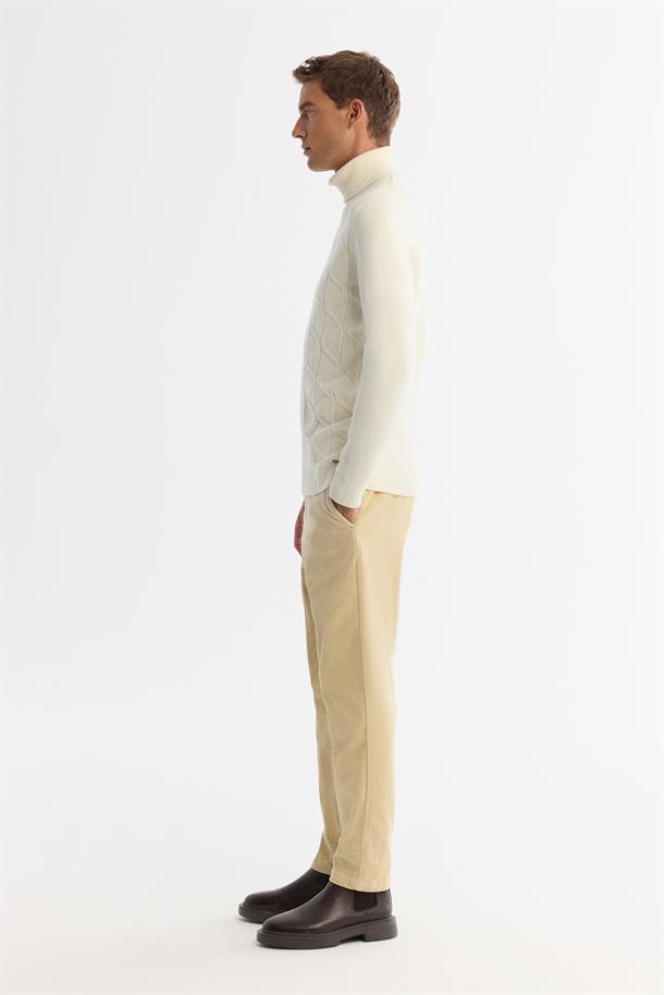 Ekru Tam Balıkçı Yaka Desenli Soft Touch Triko Kazak