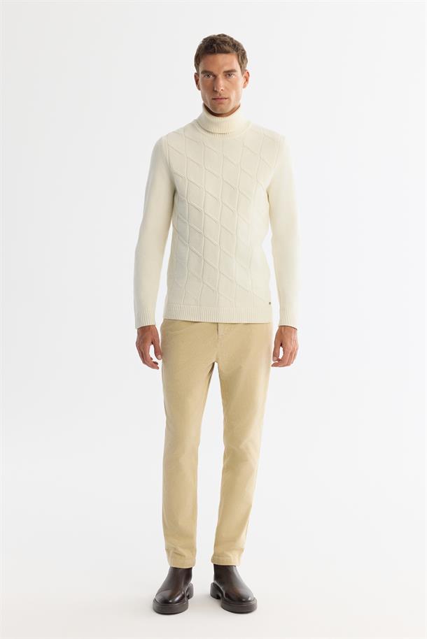 Ekru Tam Balıkçı Yaka Desenli Soft Touch Triko Kazak