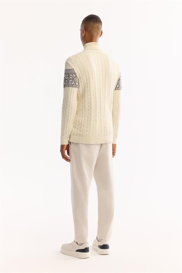 Ekru Balıkçı Yaka Soft Touch Desenli Triko Kazak