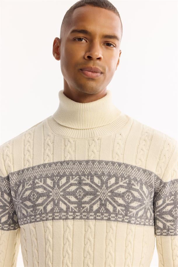 Ekru Balıkçı Yaka Soft Touch Desenli Triko Kazak