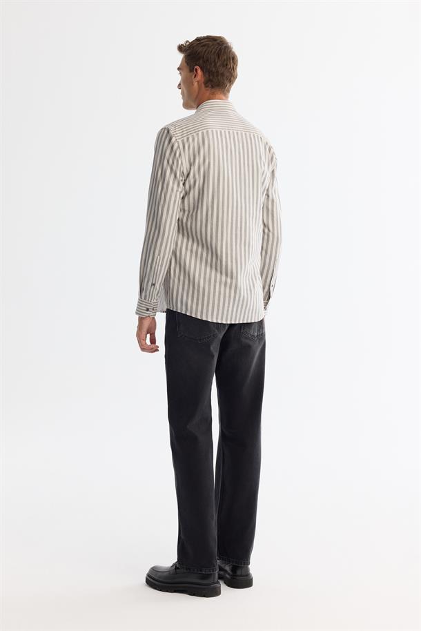 Gri %100 Pamuk Alttan Britli Yaka Çizgili Gömlek