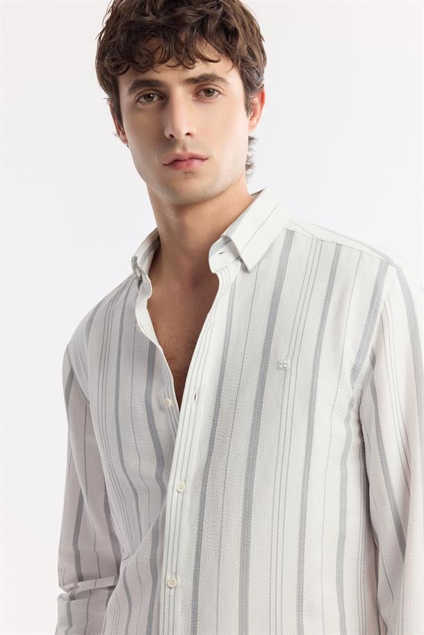 Gri Alttan Britli Yaka Gofreli Çizgili Gömlek