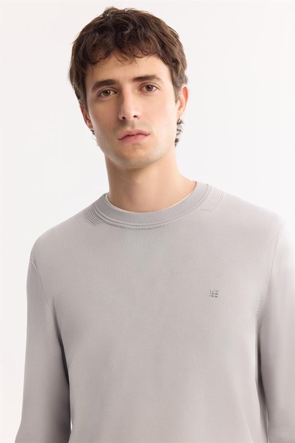 Gri Bisiklet Yaka Rayon Karışımlı Tüylenmeyen Triko Kazak