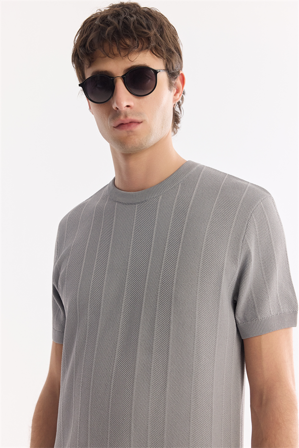Gri Bisiklet Yaka Kolay Ütülenen Kırışmaz Triko T-Shirt
