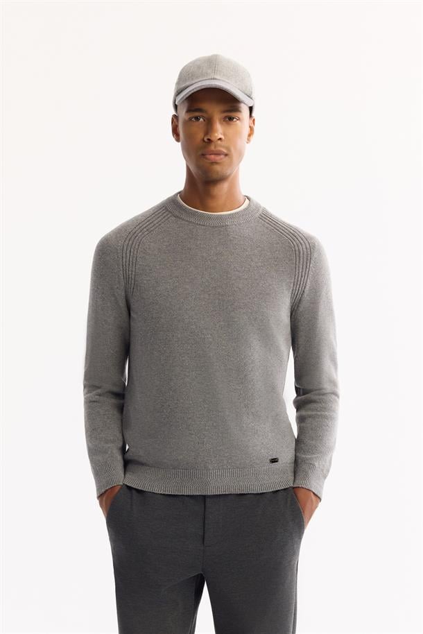 Gri Bisiklet Yaka Soft Touch Dokulu Triko Kazak