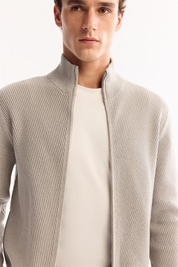 Gri Dik Yaka Fermuarlı Pamuklu Soft Touch Dokulu Hırka