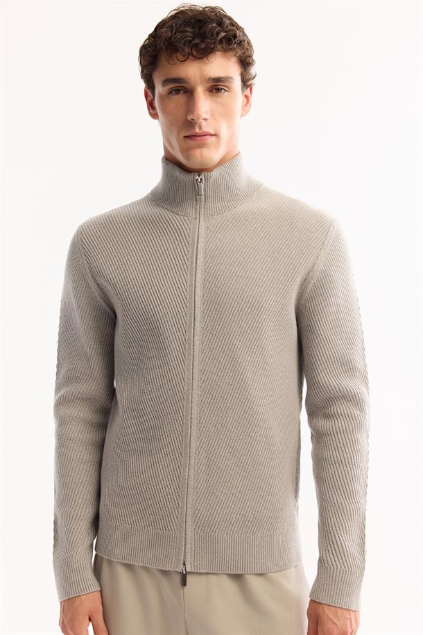 Gri Dik Yaka Fermuarlı Pamuklu Soft Touch Dokulu Hırka