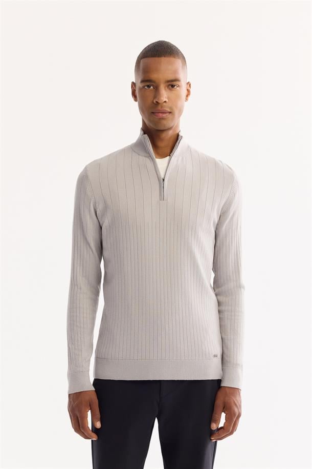 Gri Dik Yaka Fermuarlı Soft Touch Çizgili Triko Kazak