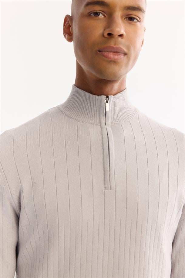 Gri Dik Yaka Fermuarlı Soft Touch Çizgili Triko Kazak