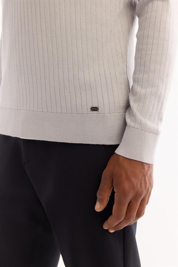 Gri Dik Yaka Fermuarlı Soft Touch Çizgili Triko Kazak