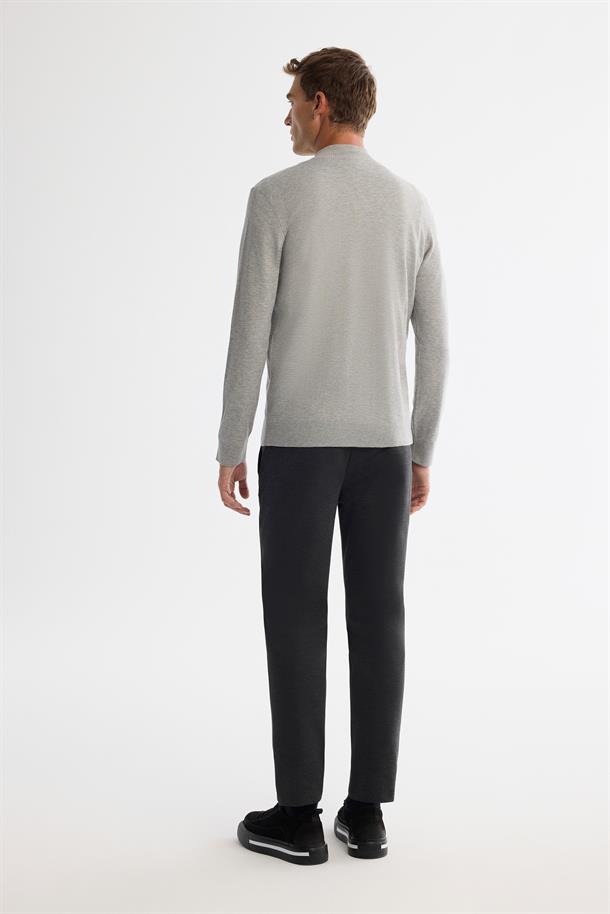 Gri Fermuarlı Dik Yaka Soft Touch Triko Kazak