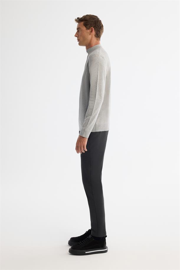 Gri Fermuarlı Dik Yaka Soft Touch Triko Kazak