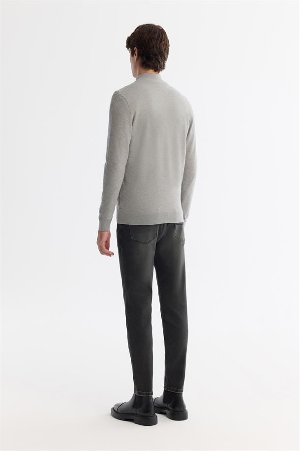 Gri Dik Yaka Fermuarlı Önü Desenli Soft Touch Triko Hırka