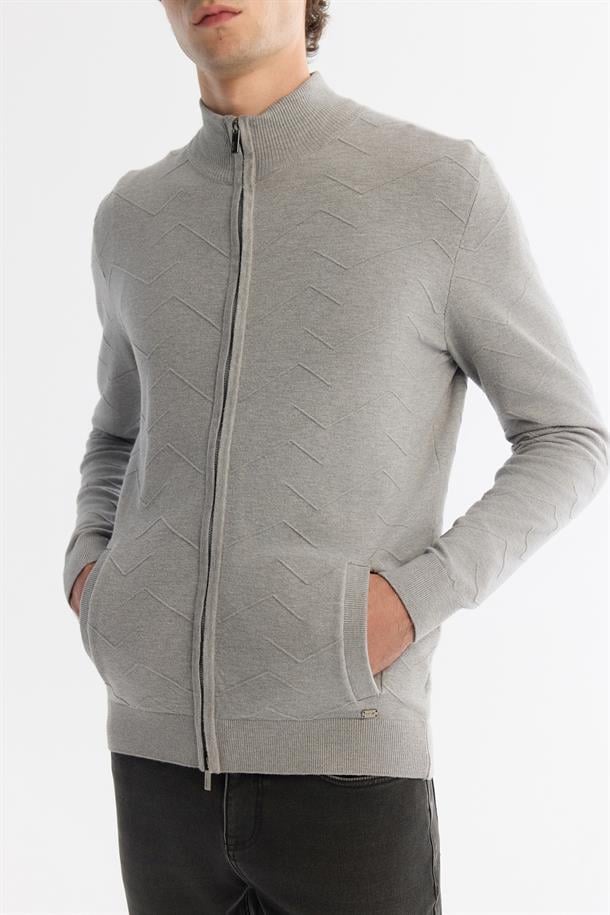 Gri Dik Yaka Fermuarlı Önü Desenli Soft Touch Triko Hırka