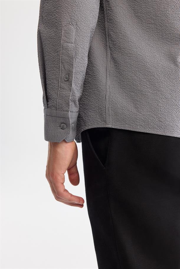 Gri Düğmeli Yaka Kolay Ütülenen Çizgili Gömlek