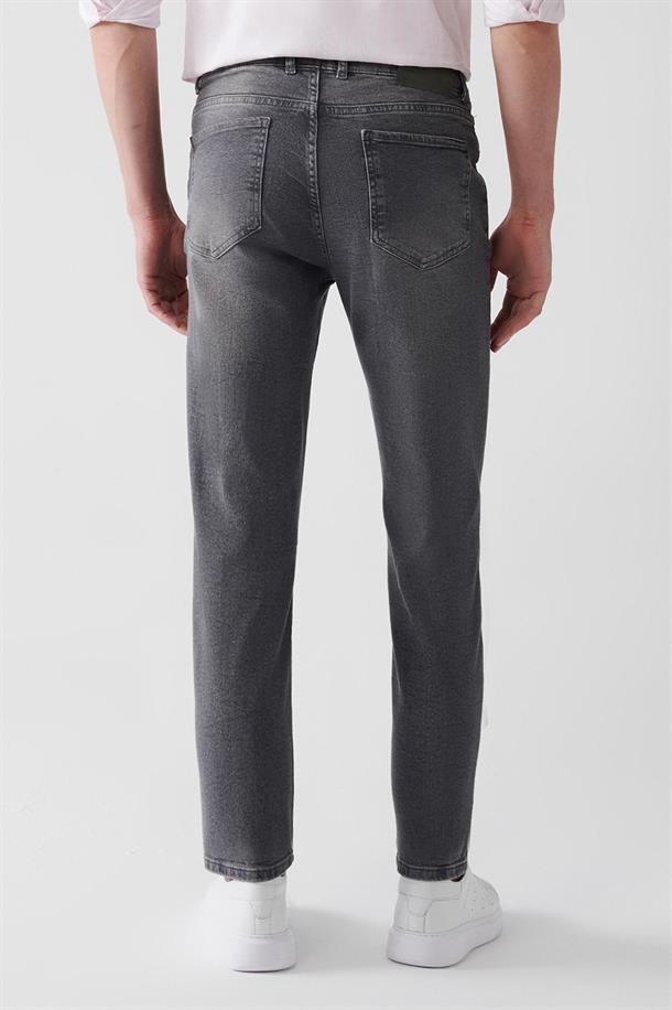 Gri Eskitme Yıkamalı Esnek Jean Pantolon