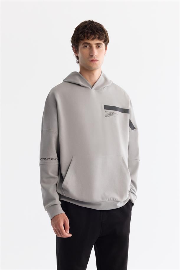 Gri Kapüşonlu Pamuklu Baskılı Elastan Sweatshirt