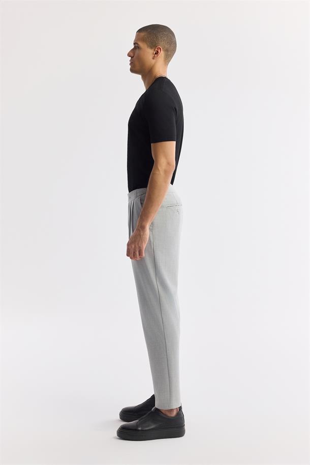 Gri Klasilk Bel Pileli Apolet Detaylı Pantolon