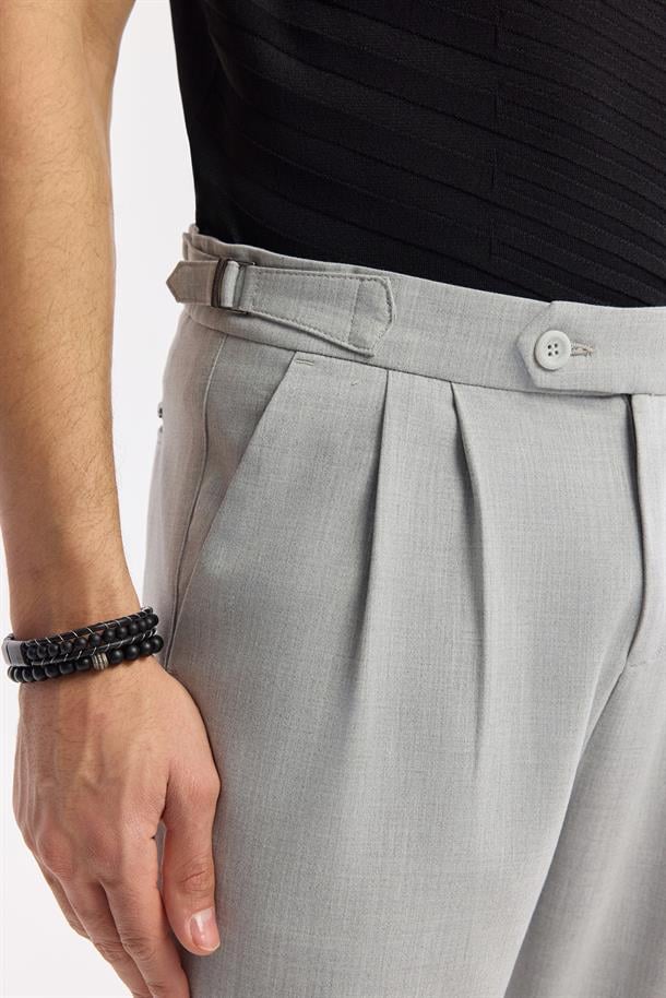 Gri Klasilk Bel Pileli Apolet Detaylı Pantolon