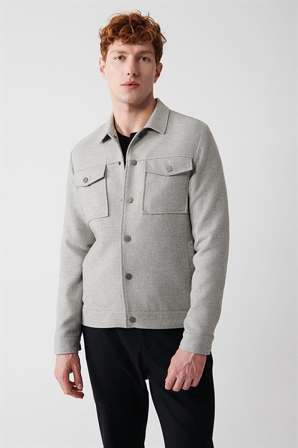 Gri Klasik Yaka Çıtçıtlı Kapaklı Cepli Kısa Kaşe Mont