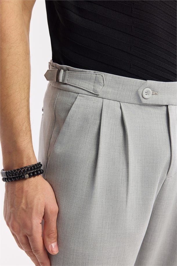 Gri Klasilk Bel Pileli Apolet Detaylı Pantolon