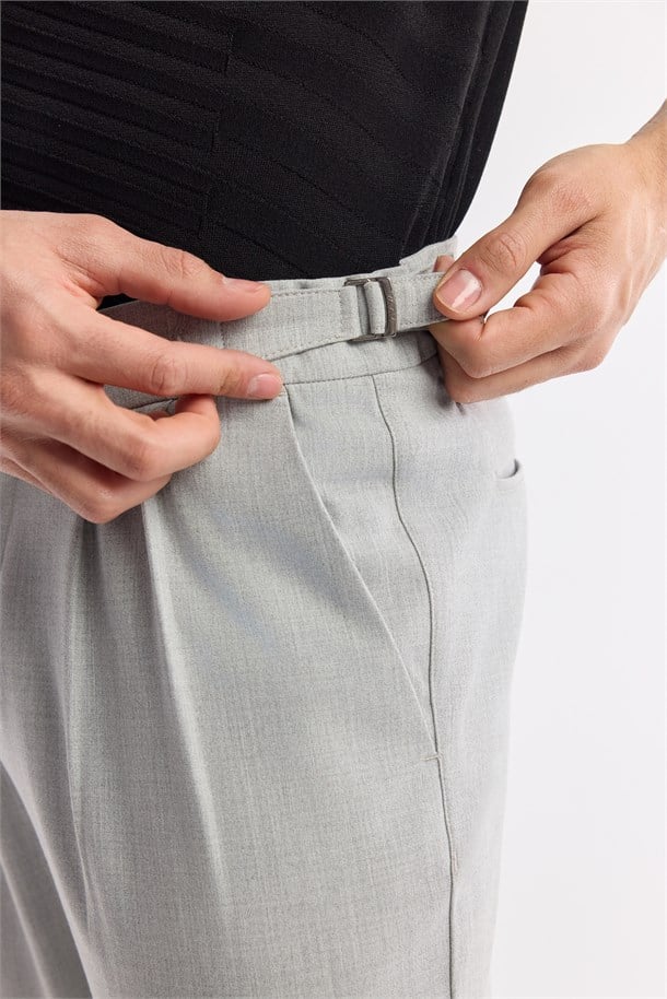 Gri Klasilk Bel Pileli Apolet Detaylı Pantolon