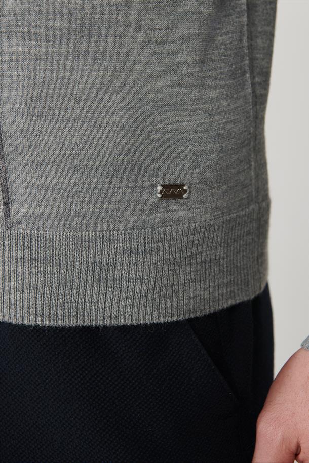 Gri Fermuarlı Yün Karışımlı Çizgili Triko Kazak