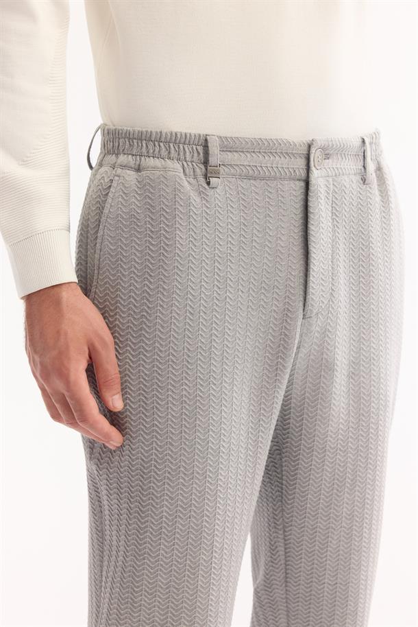 Gri Yanı Lastikli Bi-Stretch Hafif Çizgili Pantolon