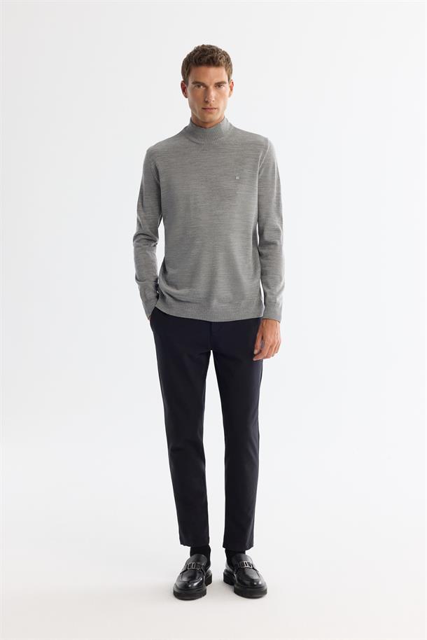 Gri Yarım Balıkçı Yaka Tüylenmeyen Triko Kazak