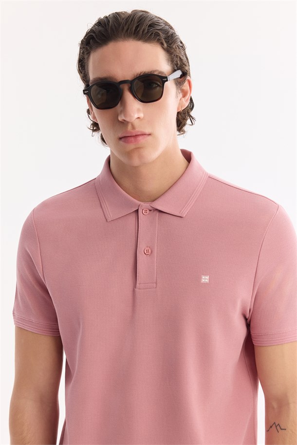 Gül Kurusu Kıvrılmaz Polo Yaka %100 Pamuk Basic T-Shirt