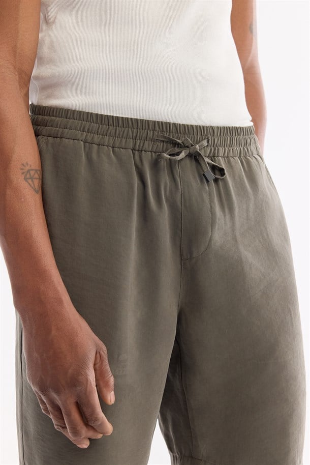 Haki Beli Lastikli Soft Touch Nefes Alan Şort