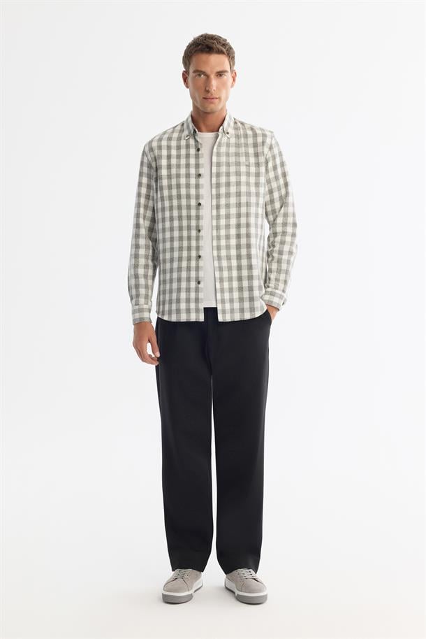 Haki Düğmeli Yaka %100 Pamuk Ekoseli Gömlek